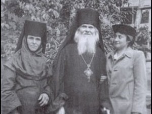 Преподобный Лаврентий Черниговский и А. А. Флёрова, 1930 г.